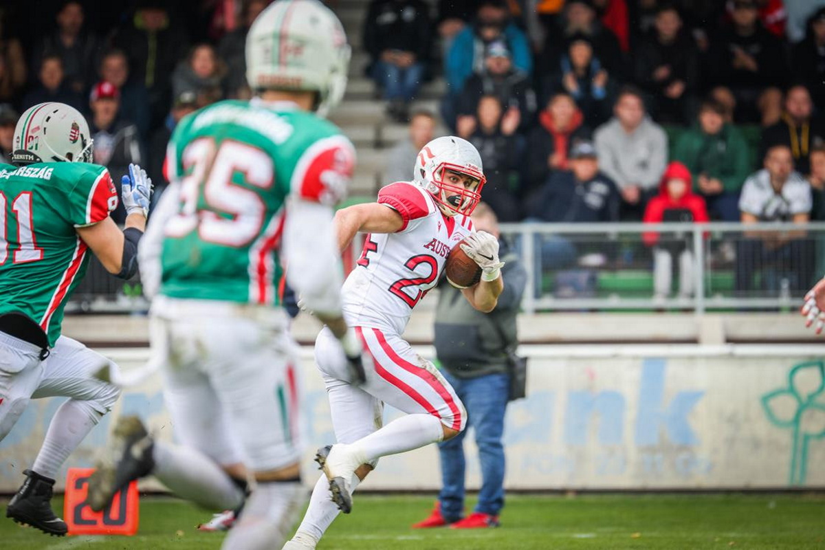 ifaf 2022 oct 23 austria vs hungary austrian rb lukas haslwanter 24 evading hungarian tacklers photo afbo weitere fotos