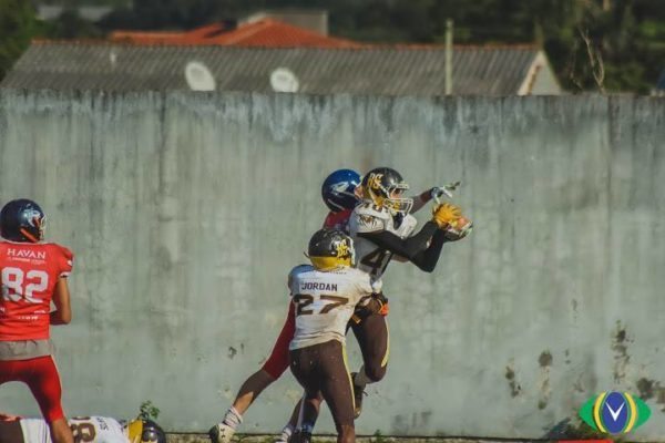 Brazil - Brown Spiders DBs, Lucas Wensceslau and Todd Jordan break up a WSI pass. Photo Credit Geraldo Takanage and Overtime FA