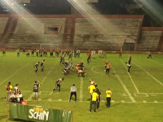 Brazil - Recife Pirates QB, Andrew Griffin, prepares to take a snap against the Ufersa Petroleiros defense. Photo credit Rodrigo Azevedo