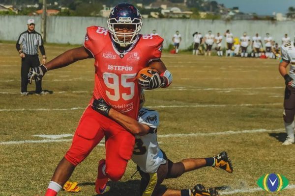 Brazil - WSI RB, Gustavo Laurentino, works to break a Brown Spiders tackle Photo Credit Gearaldo Takanage and Overtime FA