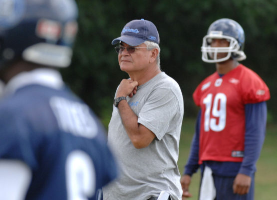 TORONTO OUT Argonauts-August 16, 2006-Toronto Argonauts, QB Damon Allen and GM Adam Rita, and intern offensive co-ordinator by committee, chat during Wednesday's team practice at UofT's Erindale campus August 16, 2006. (Tannis Toohey/ TORONTO STAR)