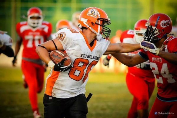 above: Petroleiros LB/TE extrordinaire, Junior Sena. Photo credit: Junio Sena's Facebook page