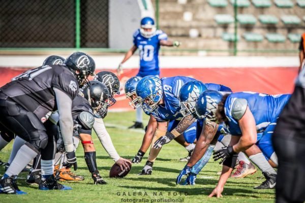above: The TdC defensive line will need to come up big if they are to escape Estadio Caninde with a playoff victory. Photo Credit: Galera na Photo