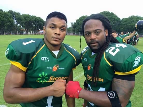 above: Brandon Watkins (#1) and Ken Joshen (#24) teamed up for another win, this time against the previously undefeated Tubarões do Cerrado. Photo available on the Facebook pages for Salão Oval and Cuiabá Arsenal.