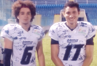 The Brothers Reis had another big day in a Caçadores first round playoff route of the Bulls, with quarterback, Romário (#17) combining with receiver Marlos (#6) to account for three touchdowns.