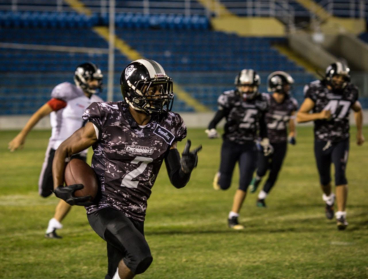 Caçadores all-purpose athlete, TB Battle, has a great football name, and even better game, scoring on receptions, interceptions and punt returns this season. Photo credit: Diego Dinelly