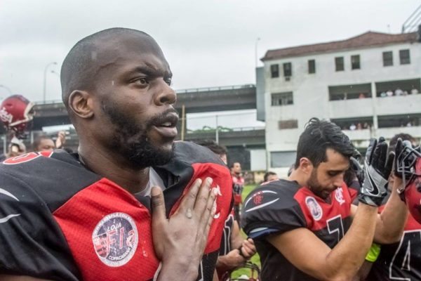 Flamengo quarterback, KC Frost, is one of the best to ever play the game in Brazil. He and one of his favorite targets, Patrick Dutton Tavares (#7) face a tough João Pessoa squad on Saturday. Photo Credit: Chiarini Junior Fotos Artisticas