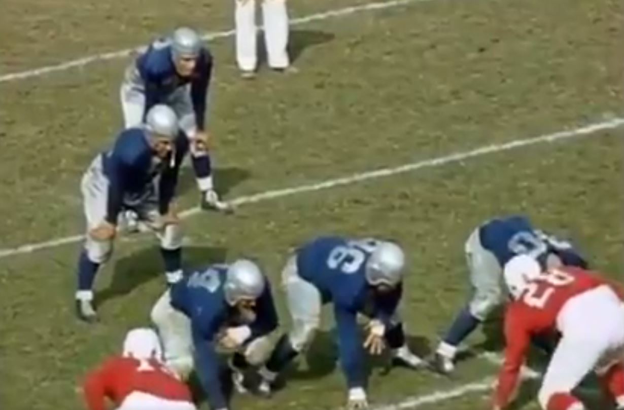 Incredibly clean footage of a 1939 NFL game between the Brooklyn Dodgers  and Detroit Lions.