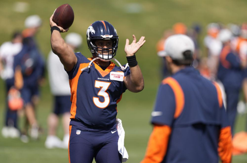 NFL-2022-Denver-Broncos-QB-Russell-Wilson-takes-part-in-drills-at-Broncos-voluntary-minicamp-April-27-2022-in-Englewood-Colo.-AP-Photo-David-Zalubowski-1024x677.png