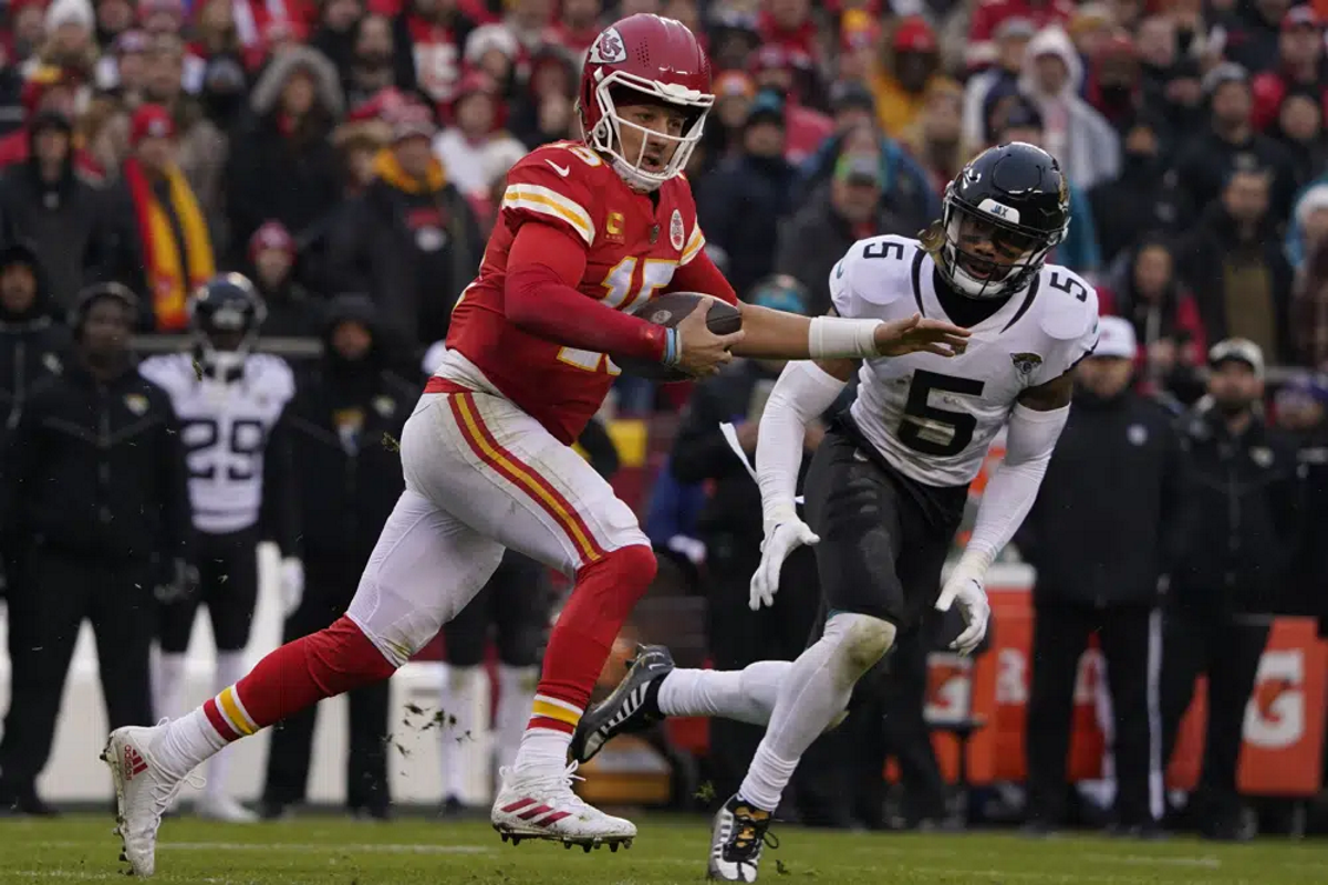 Chiefs, led by hobbled Mahomes, beat Jags 27-20 in playoffs