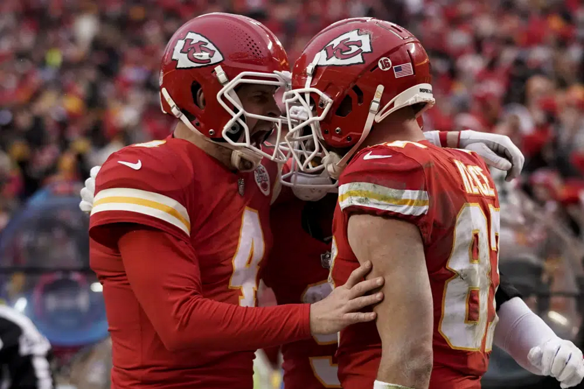 Chiefs' Henne delivers with Mahomes hobbled in playoff win